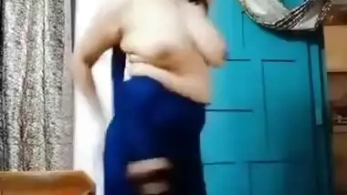 Super sexy Randi Bhabhi dancing naked video