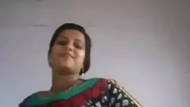 Indian Woman Shows Tits