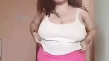 Big Booby chubby Bhabhi HUGE FEAGURE full hotness