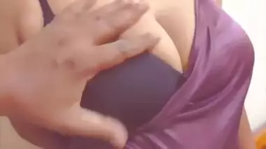 Big Nanatural Tits බොඩිමේ ඇන්ටිගේ ලොකු තන්දෙක මිරිකල ඉස්ම බෙරෙන කිම්බ පැලුව With Mia Khalifa