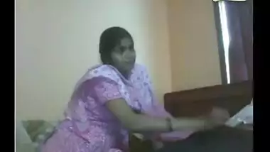 Qatar house maid giving hot blowjob to owner leaked MMS scandals