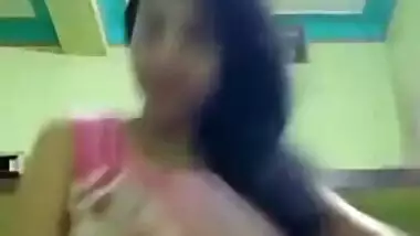 Indian girlfriend slit show MMS episode