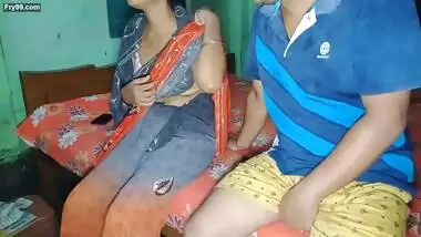 Indian bengali pati nahi tha ghar pe usi bahane mera pati ki bara vai aya tha mera sath bat karne or mujhe majese choda