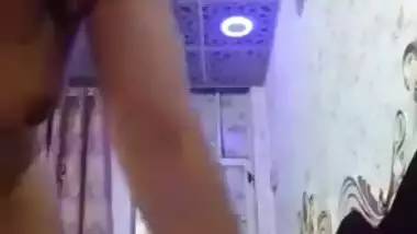 Iraqi Arab nude aunty solo selfie video