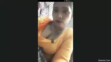 desi aunty clevage show