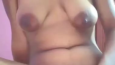 Bangladeshi girl sitting naked and fingering viral clip