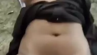 Tamil girl outdoor fucking on the rocks with boyfriend