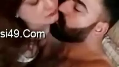 Amateur Indian couple starts sex on the camera with kissing