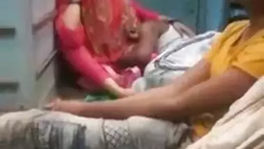 Sucking pussy of desi wife inside train