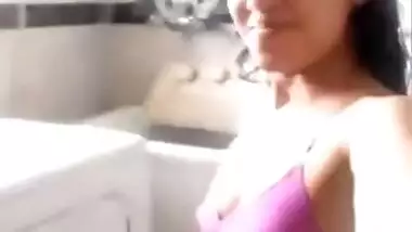 Desi sexy bhabi bathroom show