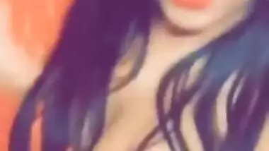 desi horny bitch feeling horny with sexy expression with boobs closeup videos