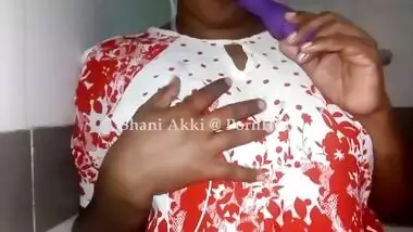 Sri Lanka Bathroom Fun Selfie Dildo Play And Pissing බාත් රූම් එකෙ තනියම ගත්ත සැප With Desi Bhabhi And Desi Aunty