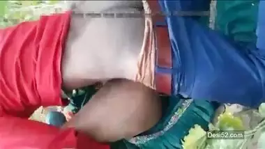 Desi local radi outdoor fucking