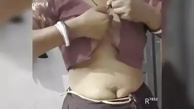 Bengali Boudi In Bhabhi Ne Blouse Khol Kar Apni Boobs Apne Lover Ko Dikhaye