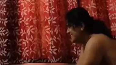 Desi aunty giving handjob to her secret lover