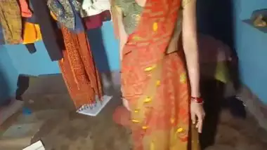 Deshi village bhabhi pissing hot virel mms video