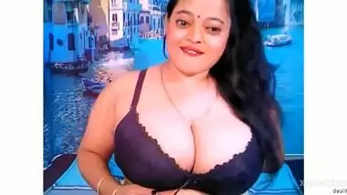 Big Boobs Desi Aunty Live