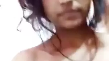 Slim Indian Bhabhi stripped MMS for her secret bf