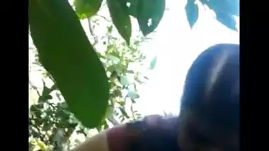 Outdoor blowjob of a sexy Indian girl