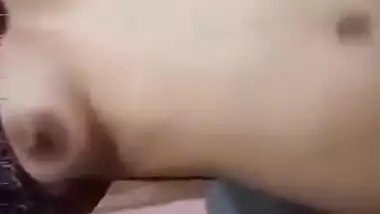 Cute Desi Babe Showing Boobs n her Pink Pussy