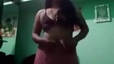 Desi Bhabhi Deepika Strip Selfie