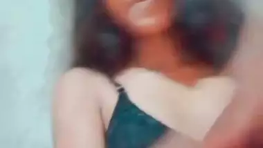 Cute girl topless in viral Srilankan sex video