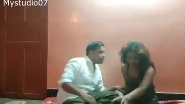 Indian Sexy Young girl having sex with Home delivery boy