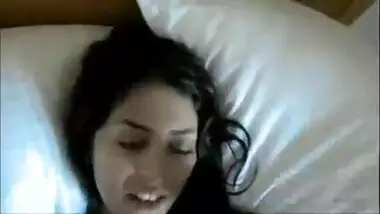 Indian wife ka first night honeymoon par chudai scene