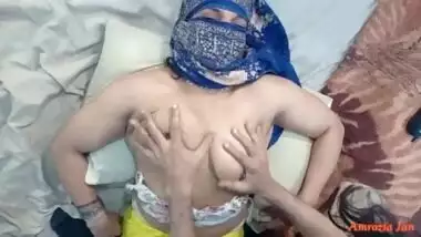 Sexy milf’s Pakistani xxx video