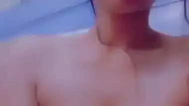 Beautiful Sexy Paki Girl Showing And Fingering Leaked 5 Clips Part 1