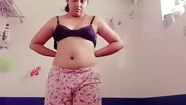 Chubby Bhabhi Boobs Show