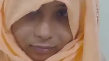 Karachi lady’s Pakistani blowjob and cum swallowing