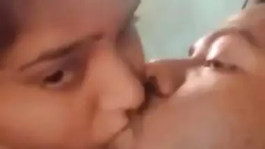 Today Exclusive- Desi Couple Kissing