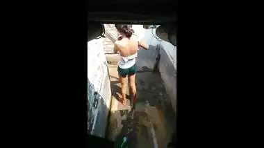 hot young girl bathing video secretly filmed 2