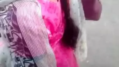 Indian married girl boobs cleavage in busstop