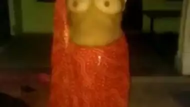 Mature bhabi showing boob