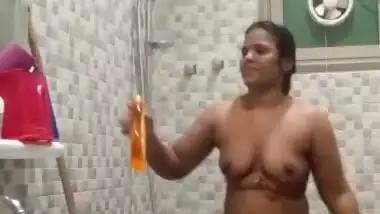 Mature bhabhi selfie from bathroom totally nude