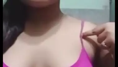 Cute Desi Girl Shows her Boobs