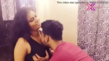 Sultry Desi sweetie lets her boyfriend lick her XXX pussy and fucks