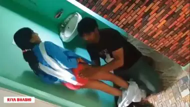 Indian School Girl Bunk The Class and Fucking from her Boyfriend in Bathroom