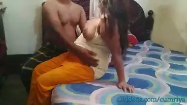 Marathi bhabhi ne pati ke boss se choda chodi masti kari