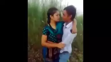 Bihari lovers ka park mai kissing aur smooching MMS