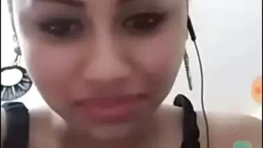 Desi GF cleavage in Video Call, Bare boobs wali !