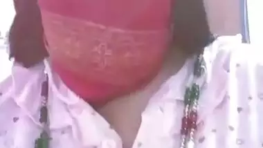 Today Exclusive-sexy Desi Girl Showing Her Boobs