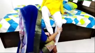 Bahu Mere Pair Dabado Bahut Dard Ho Raha Hai