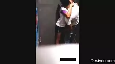 Desi collage lover sex in toilet