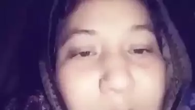 Desi village bhabi show her sexy pussy on mid night