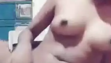 Desi college XXX chick fingers her tight vagina on selfie camera