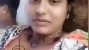 desi girl cleavage show while chatting