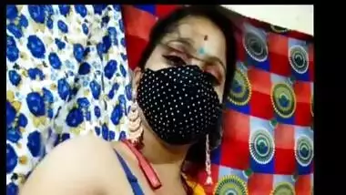 Desi Bhabhi Showing Her Boyfriend Her Boobs